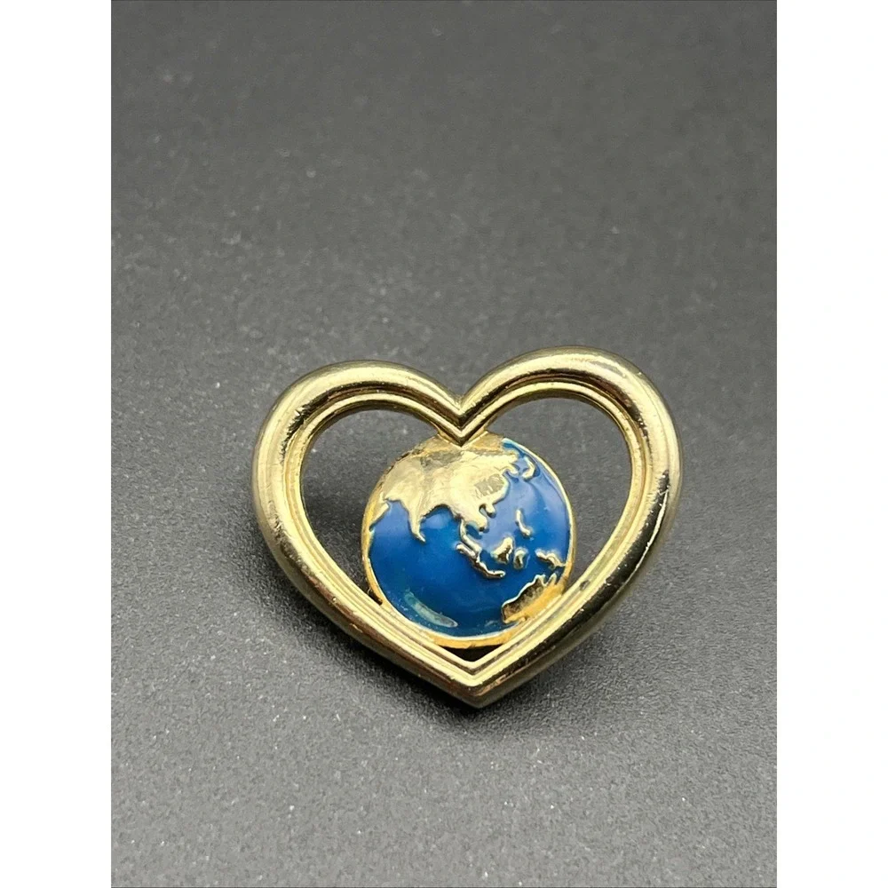 Avon Gold‎ Tone Heart Globe World Lapel Hat Pin
